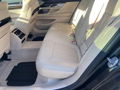 Used 2018 BMW 740i image 17
