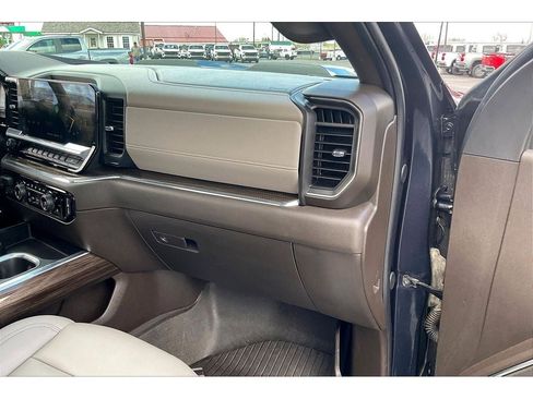 Used 2024 Chevrolet Silverado 1500 LT Trail Boss w/ LT Trail Boss Premium Package image 18