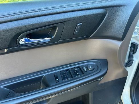 Used 2014 GMC Acadia SLT image 9