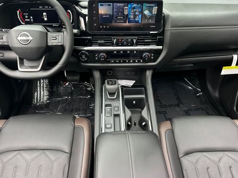 New 2026 Nissan Pathfinder Platinum FWD image 4