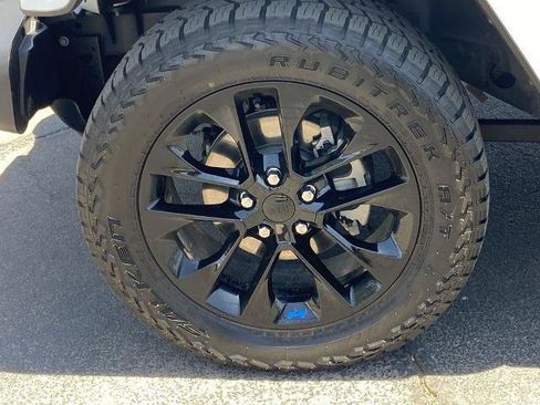 Used 2023 Jeep Wrangler Unlimited Sahara w/ Cold Weather Group AWD/4WD image 29