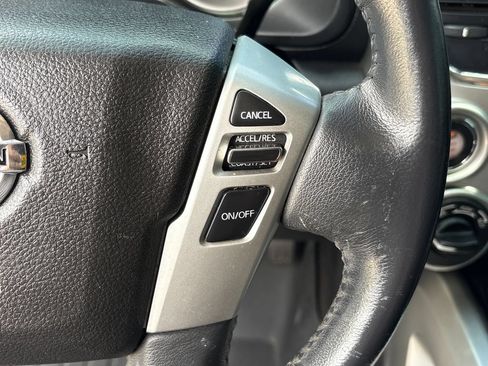 Used 2017 Nissan Titan SV AWD/4WD image 18