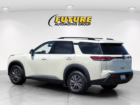 Certified 2022 Nissan Pathfinder SV w/ SV Premium Package FWD image 7