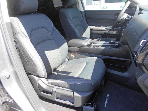 Used 2025 Nissan Pathfinder SV w/ Cargo Package AWD/4WD image 7