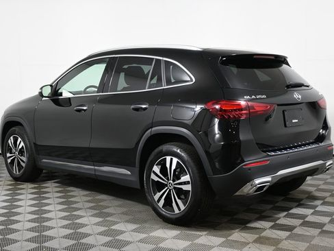 Used 2025 Mercedes-Benz GLA 250 4MATIC image 5