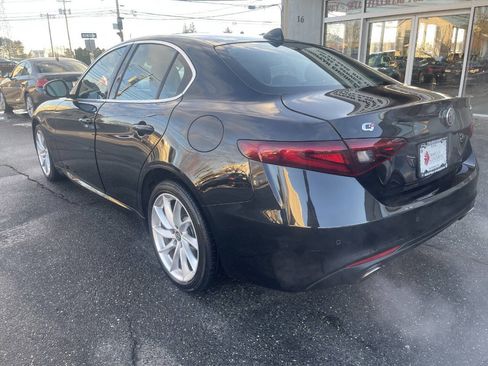 Used 2018 Alfa Romeo Giulia AWD image 5