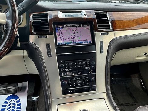 Used 2013 Cadillac Escalade ESV Platinum AWD/4WD image 9
