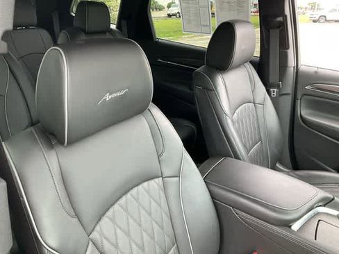 Used 2023 Buick Enclave Avenir w/ Avenir Technology Package AWD/4WD image 18