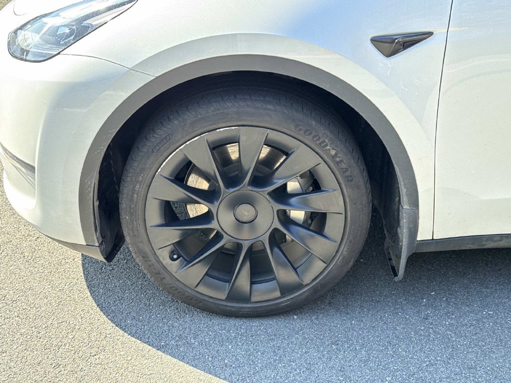 Used 2023 Tesla Model Y Long Range AWD/4WD image 5