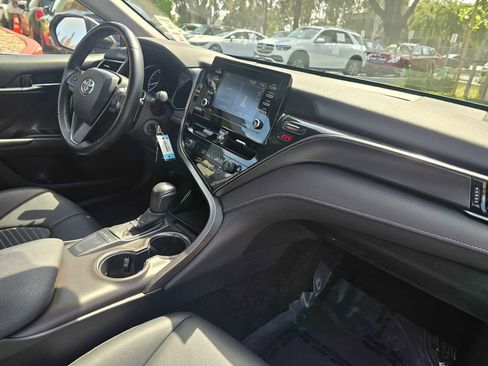 Used 2023 Toyota Camry SE FWD image 11