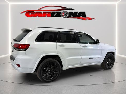 Used 2018 Jeep Grand Cherokee Altitude image 11