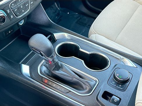 Used 2023 Chevrolet Traverse LS image 27