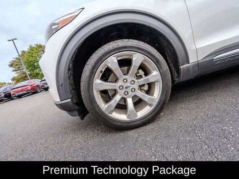 Used 2020 Ford Explorer Platinum w/ Premium Technology Package image 9