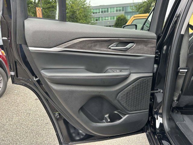Used 2023 Jeep Grand Cherokee Limited AWD/4WD image 18