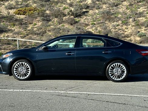 Used 2017 Toyota Avalon Limited image 9