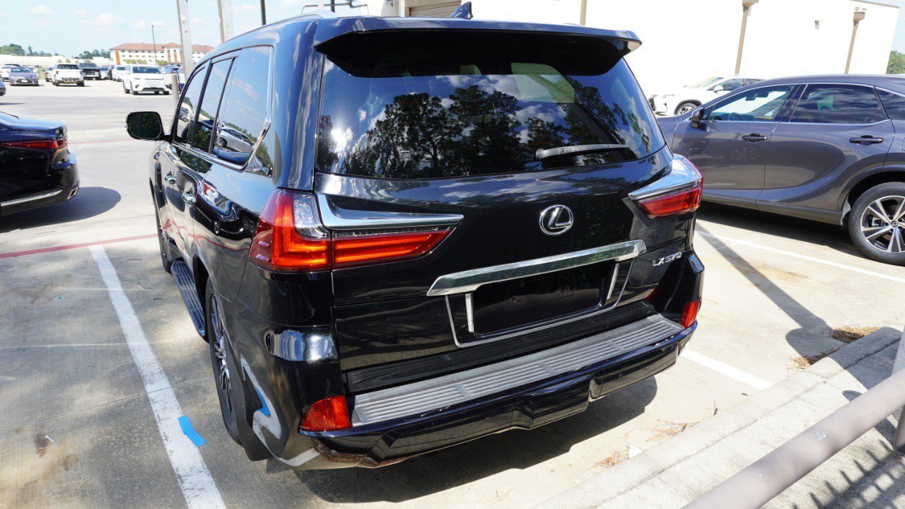 Used 2021 Lexus LX 570 4WD w/ Luxury Package image 9