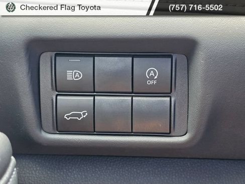 Used 2023 Toyota Highlander XLE FWD image 12