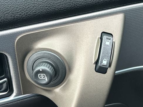 Used 2014 Lincoln MKX AWD w/ Equipment Group 102A image 22