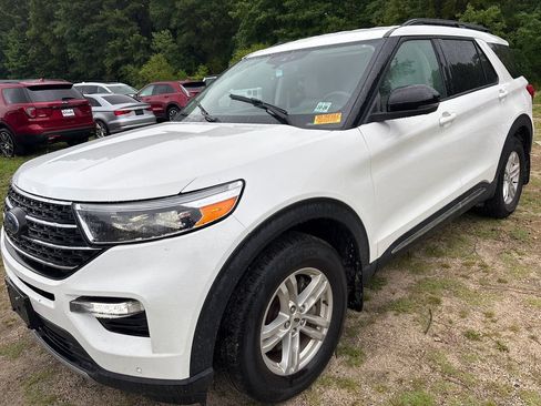 Used 2023 Ford Explorer XLT w/ Equipment Group 202A AWD/4WD image 11