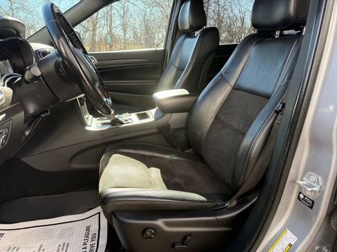 Used 2021 Jeep Grand Cherokee Laredo X image 18