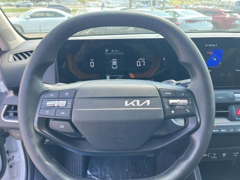 Used 2025 Kia K4 FWD image 23