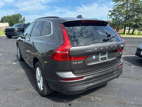 Used 2022 Volvo XC60 B5 Momentum AWD/4WD image 3