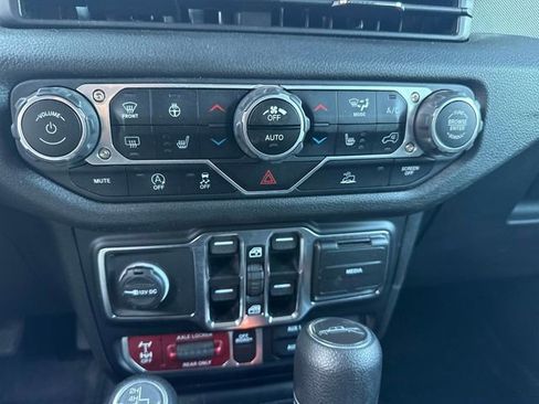 Used 2024 Jeep Gladiator Mojave AWD/4WD image 14