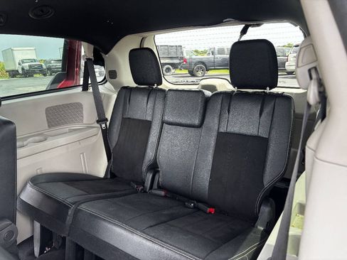 Used 2019 Dodge Grand Caravan SXT FWD image 21