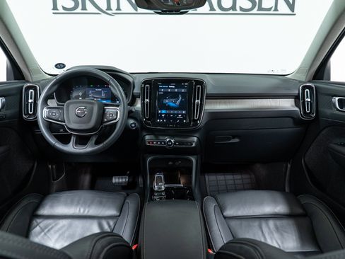 Used 2023 Volvo XC40 B5 Plus w/ Protection Package Premier image 15