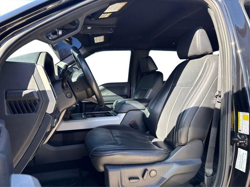 Used 2022 Ford F350 Lariat w/ Black Appearance Package image 9