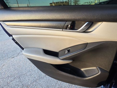 Used 2018 Honda Accord EX image 34