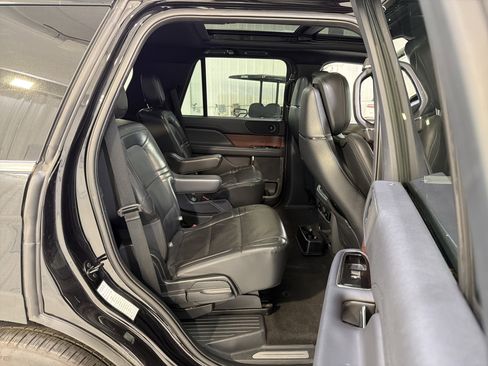 Used 2023 Lincoln Navigator Reserve AWD/4WD image 14