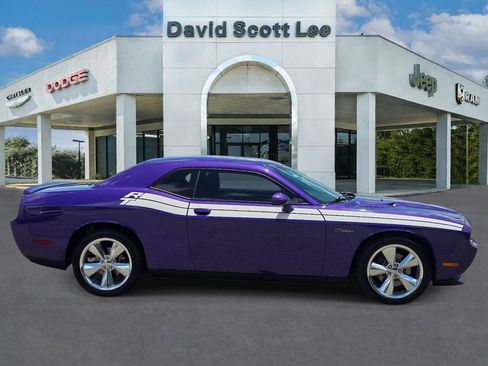 Used 2014 Dodge Challenger R/T RWD image 5