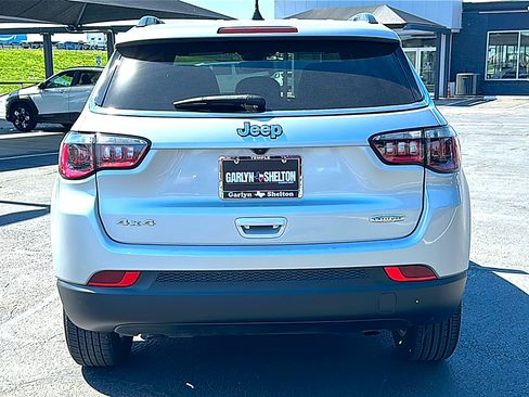 Used 2024 Jeep Compass Latitude AWD/4WD image 7