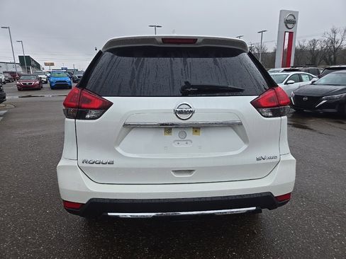 Used 2018 Nissan Rogue SV image 6