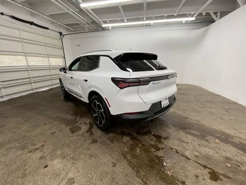 Used 2025 Chevrolet Equinox EV LT w/ Convenience Package image 4