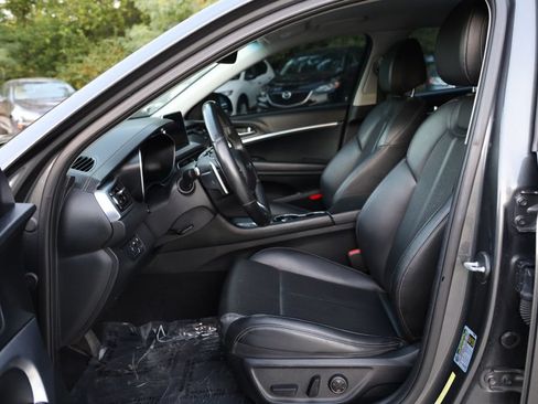Used 2019 Genesis G70 2.0T Advanced RWD image 12
