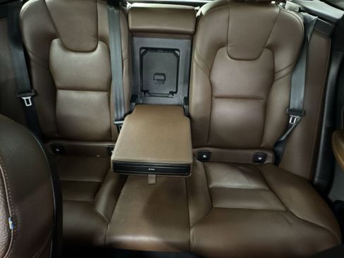 Used 2023 Volvo XC60 B5 Plus w/ Climate Package image 5