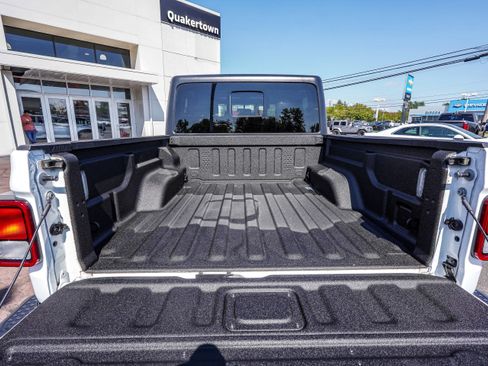 Used 2021 Jeep Gladiator Willys image 42