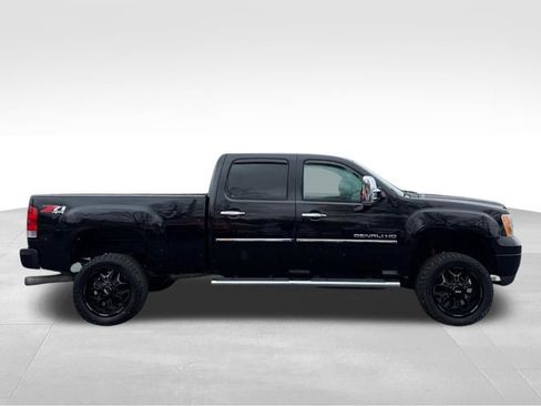 Used 2014 GMC Sierra 2500 Denali w/ Suspension Package, Off-Road image 4