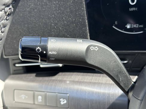 Certified 2025 Hyundai Kona SEL AWD/4WD image 11