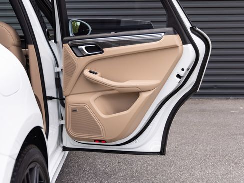 Certified 2023 Porsche Macan GTS AWD/4WD image 29