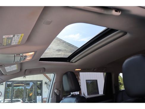 Used 2019 Toyota Highlander XLE AWD/4WD image 23