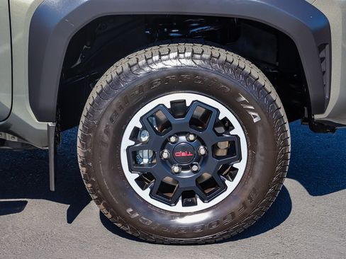 Certified 2024 Toyota Tacoma TRD Off-Road AWD/4WD image 11