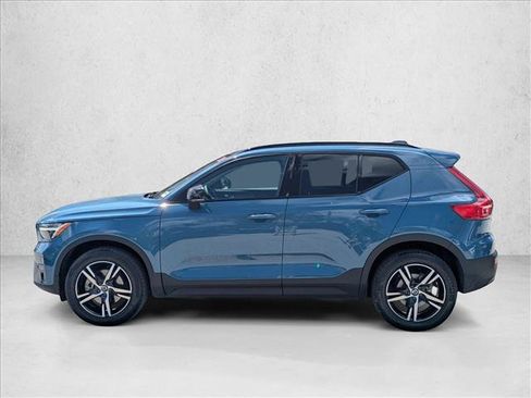 Used 2024 Volvo XC40 B5 Core w/ Climate Package AWD/4WD image 9