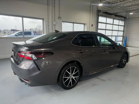 Used 2023 Toyota Camry SE image 6