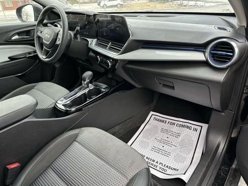 Used 2025 Chevrolet Trax LT image 29