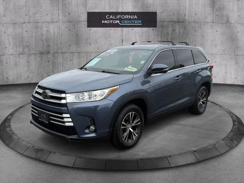 Used 2019 Toyota Highlander Plus FWD image 3