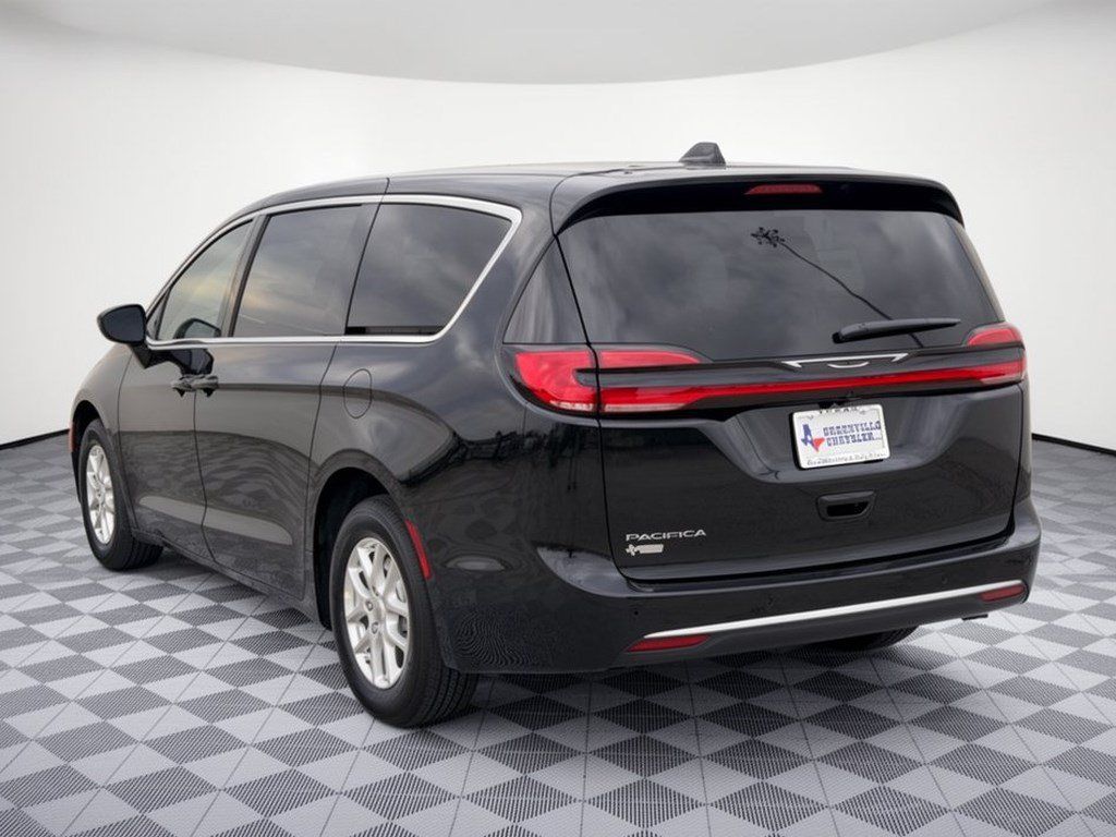 New 2027 Chrysler Pacifica Select FWD image 3
