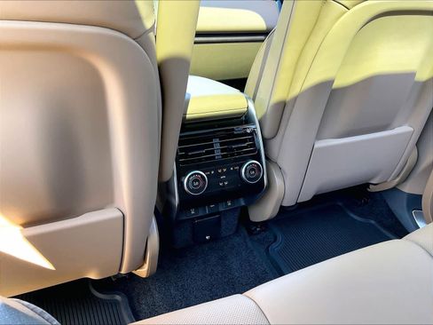 New 2026 Land Rover Range Rover Long Wheelbase SE image 16